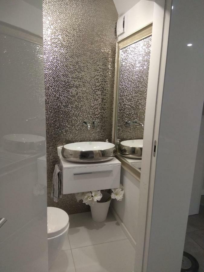שורזוב Luxury Apartment With Own Parking מראה חיצוני תמונה