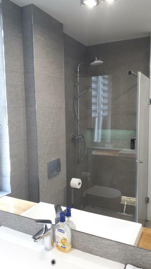 שורזוב Luxury Apartment With Own Parking מראה חיצוני תמונה