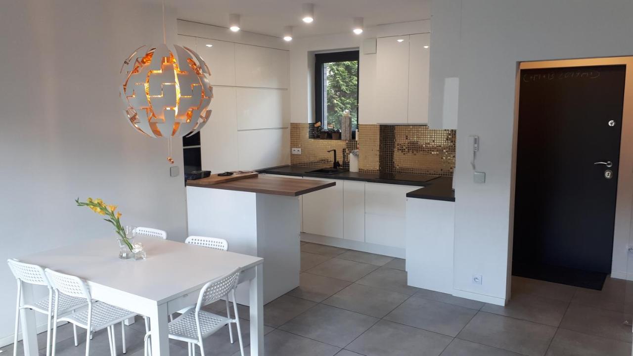 שורזוב Luxury Apartment With Own Parking מראה חיצוני תמונה